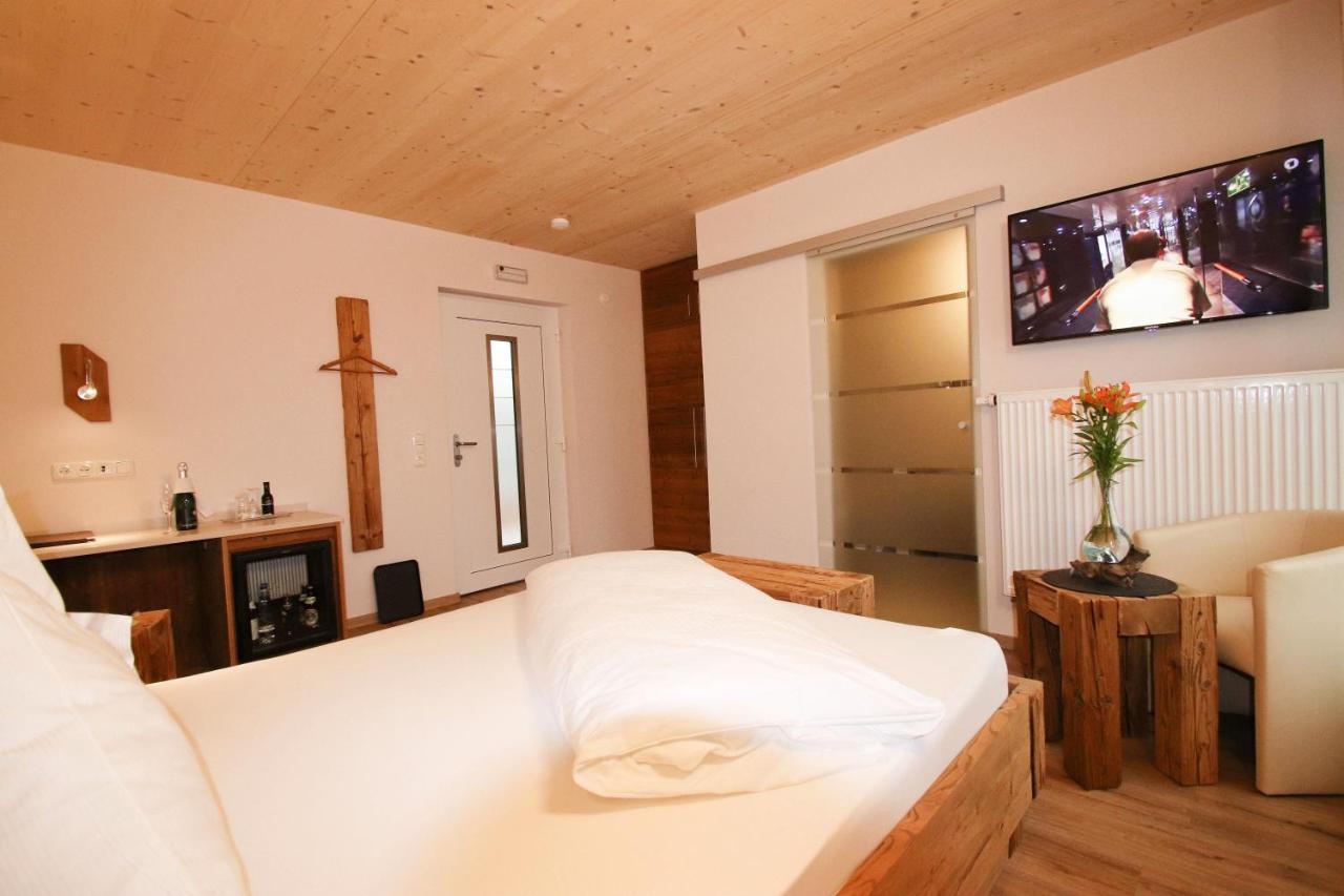 Hotel-Restaurant Gasthaus Bonimeier Niedergottsau ภายนอก รูปภาพ